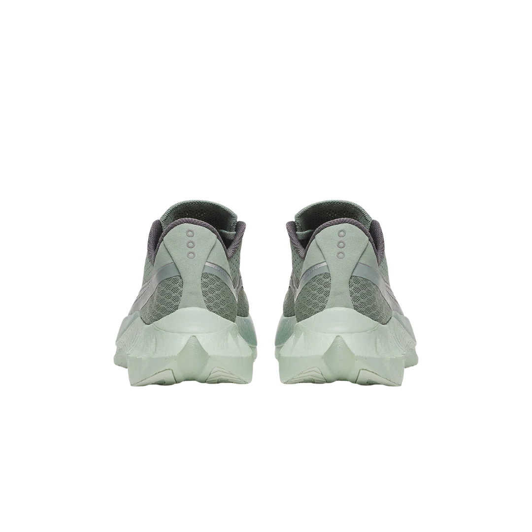Saucony Endorphin Pro 4 M in Iceberg | Carbon - Image 5